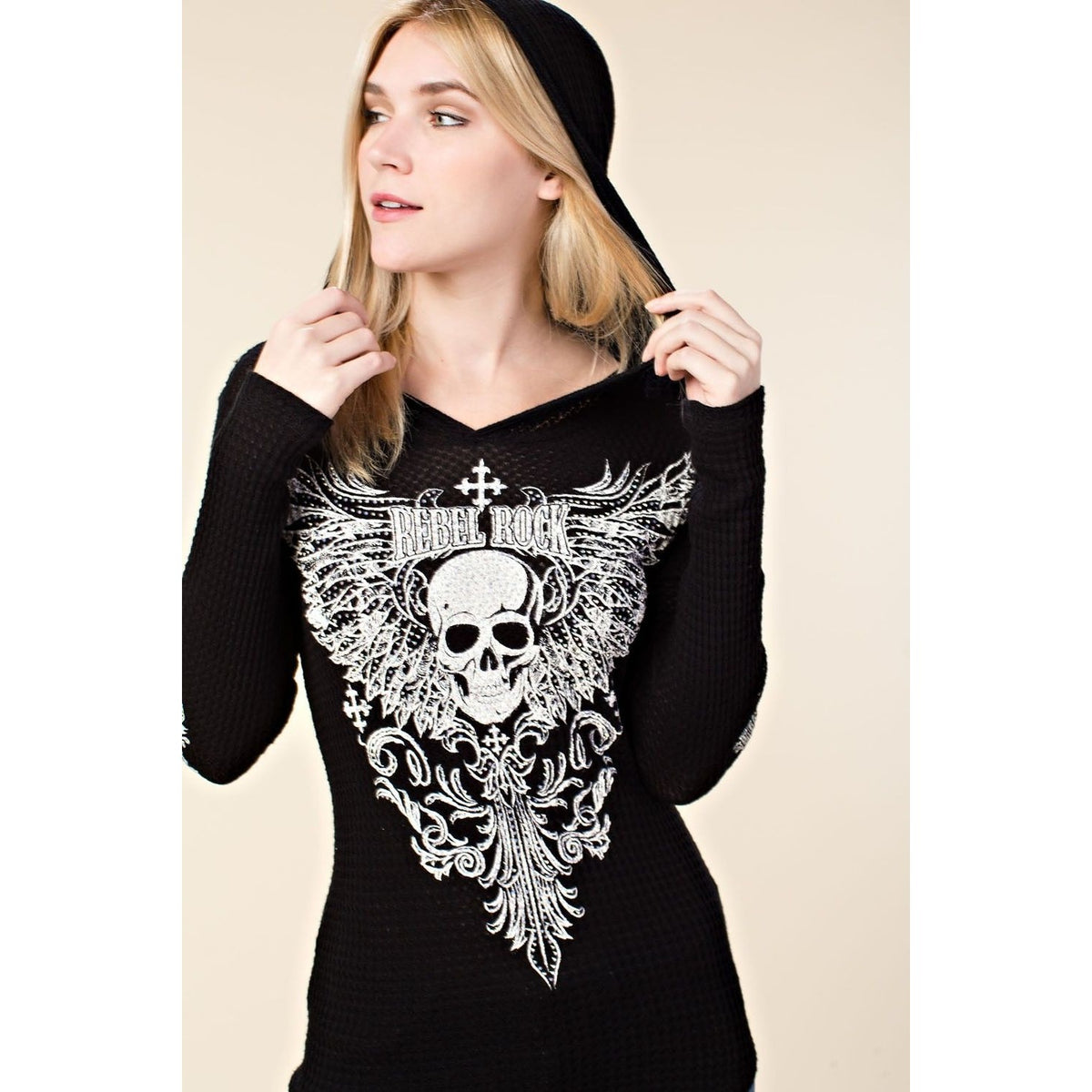 HODDIE LONG SLEEVE TOP WITH SKULL AND WINGS