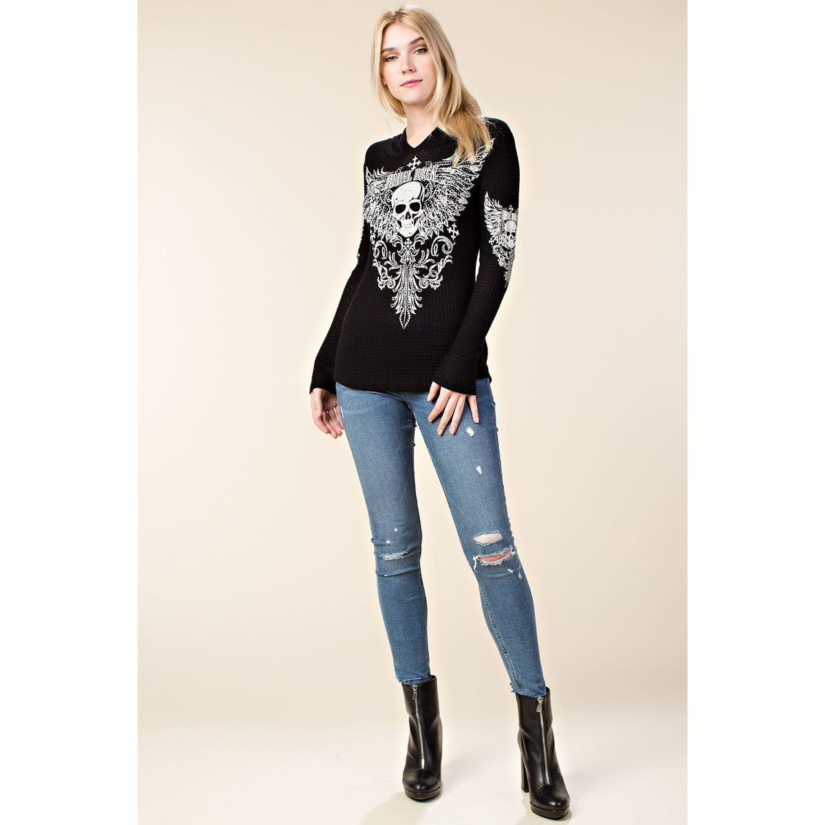 HODDIE LONG SLEEVE TOP WITH SKULL AND WINGS