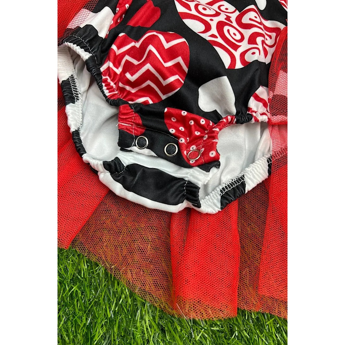 MULTI-PRINTED HEART BABY ONESIE WITH TULLE SKIRT. LC-RP-2116089-WENDY